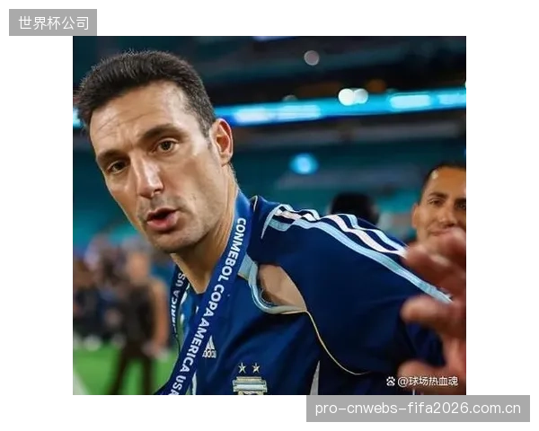 奥塔门迪受益于FIFA新规，其世预赛红牌停赛被取消，斯卡洛尼得以保留完整后防线备战首战。